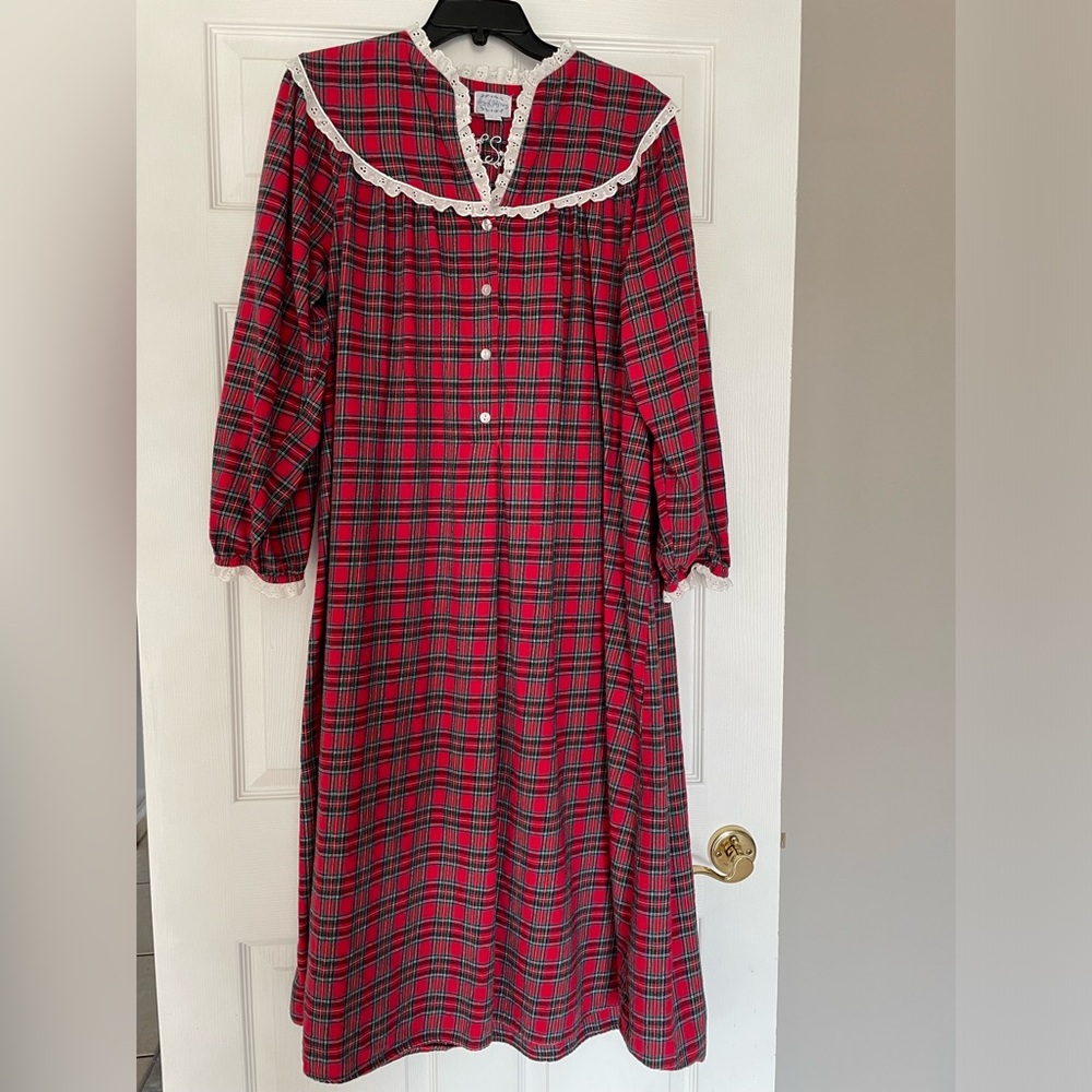 Lanz of Salzburg Women’s Nightgown Medium Red Tartan Plaid Christmas Eyelet Trim